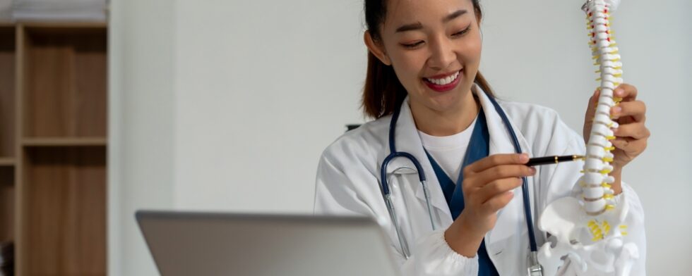 Who Performs Spinal Decompression Surgery